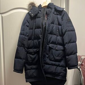 Moose Knuckles Navy Puffer Jacket with real Fur Trim! Used pristine XL